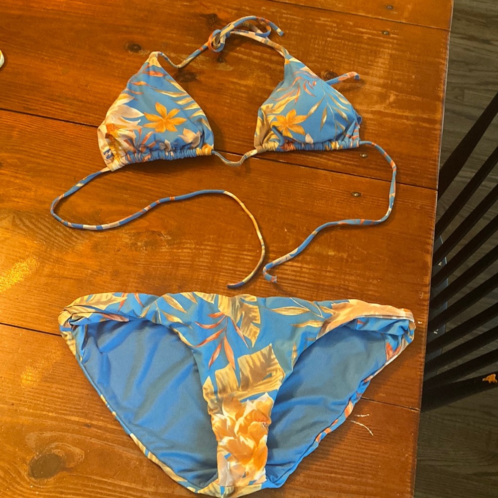 Billabong tropical print bikini